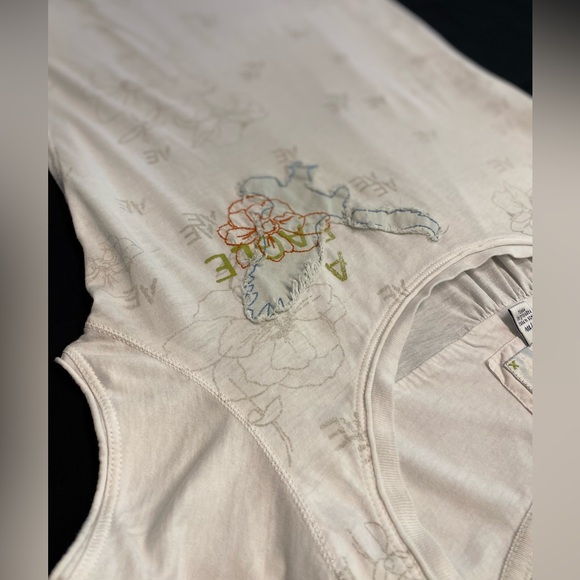 American Eagle outfitters top, women’s white graphic T-shirt, medium - Picture 2 of 12